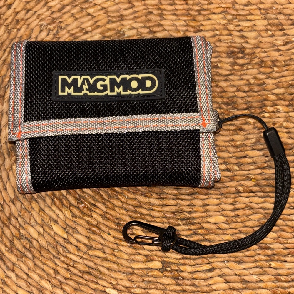 MagMod Black and Gray Wallet with Gels